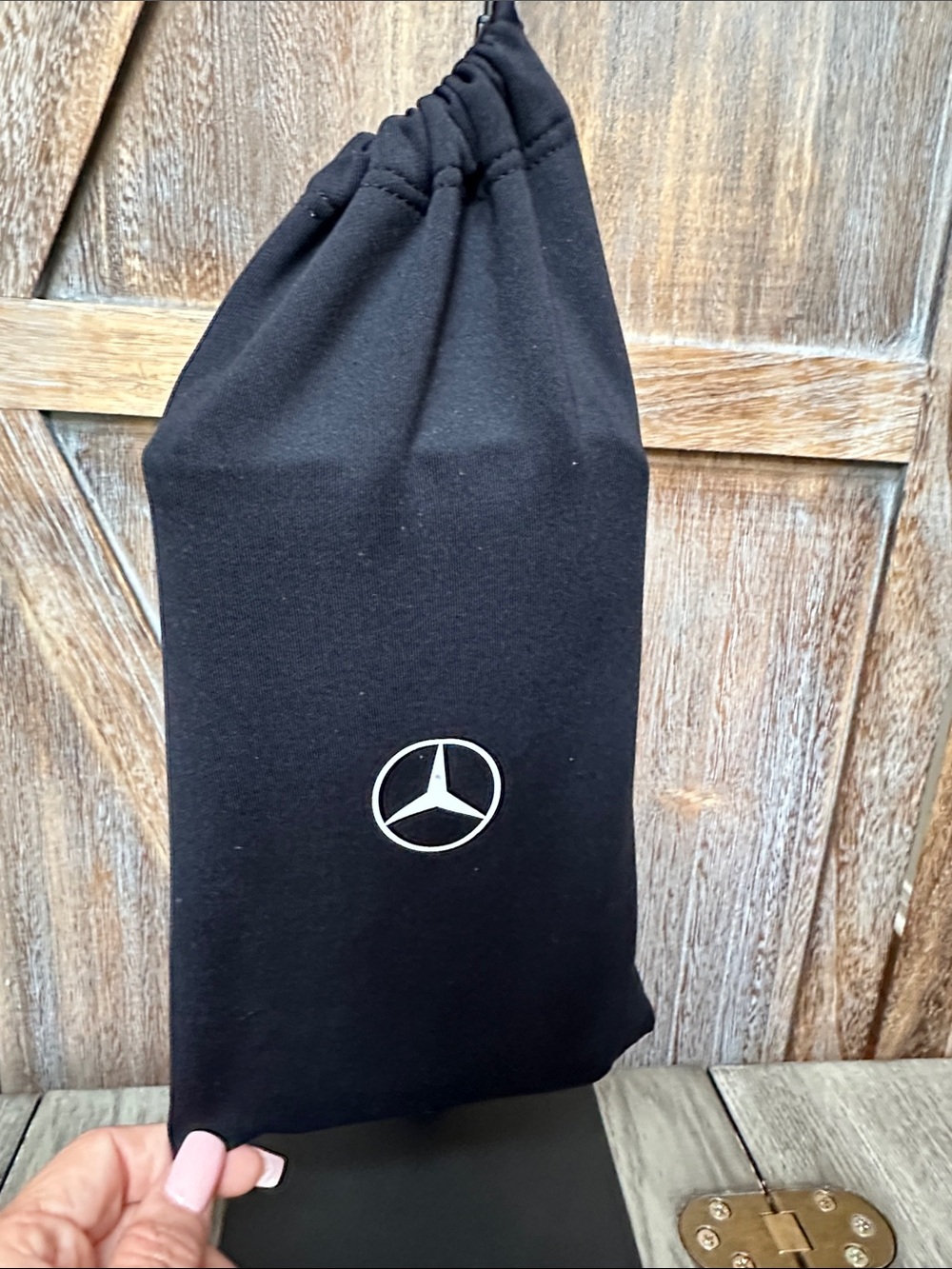 Mercedes Benz Cream Pebbled Leather Zippered Wallet Clutch - Picture 15 of 15